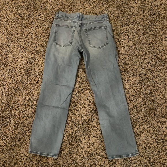 Old Navy Straight Leg Built-In Flex Jeans - Picture 2 of 2